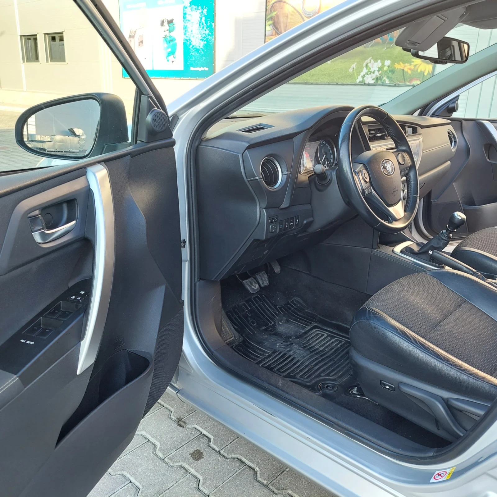 Toyota Auris 2.0 D4D / NAVY / KEYLESS / КАМЕРА /  - изображение 8