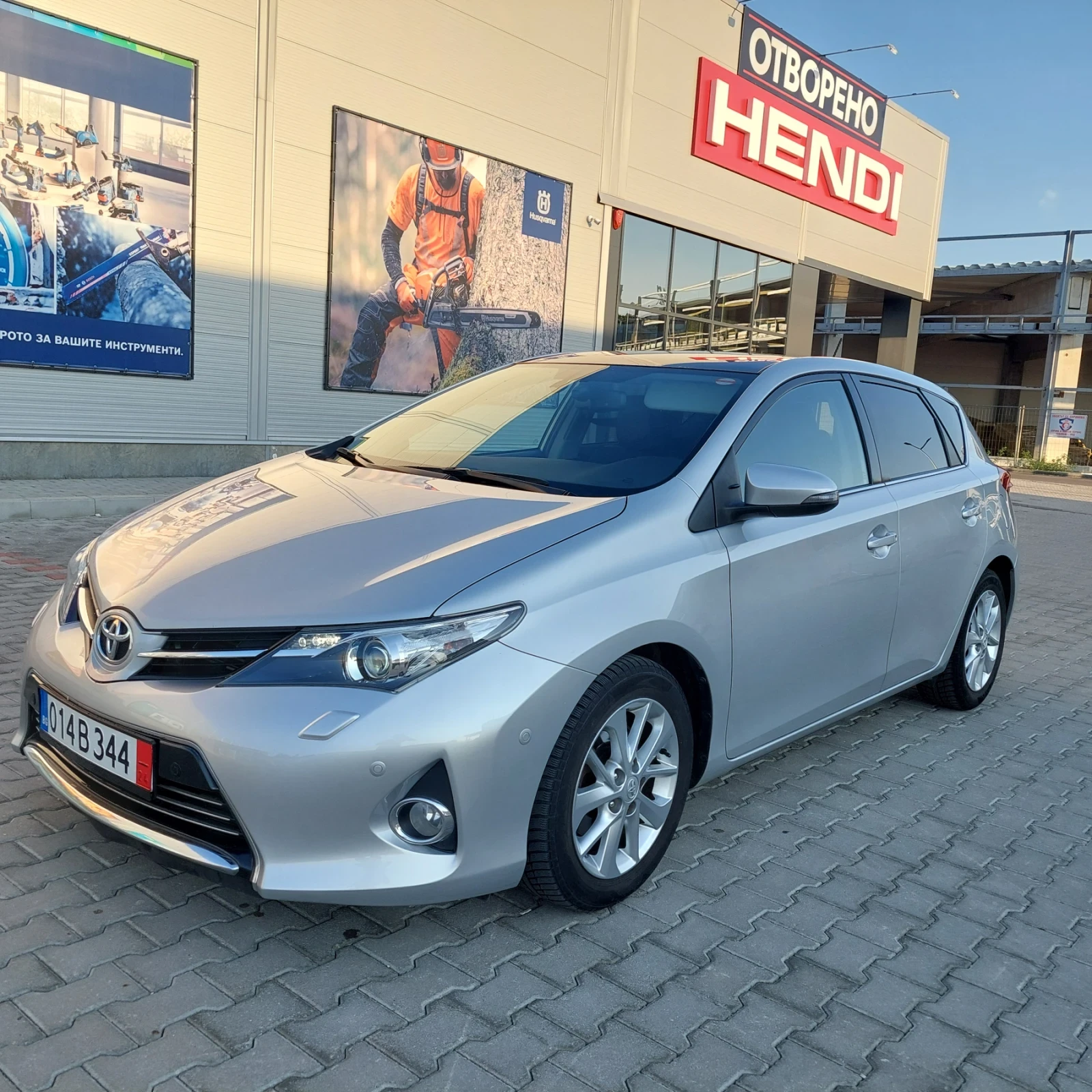 Toyota Auris 2.0 D4D / NAVY / KEYLESS / КАМЕРА /  - изображение 7