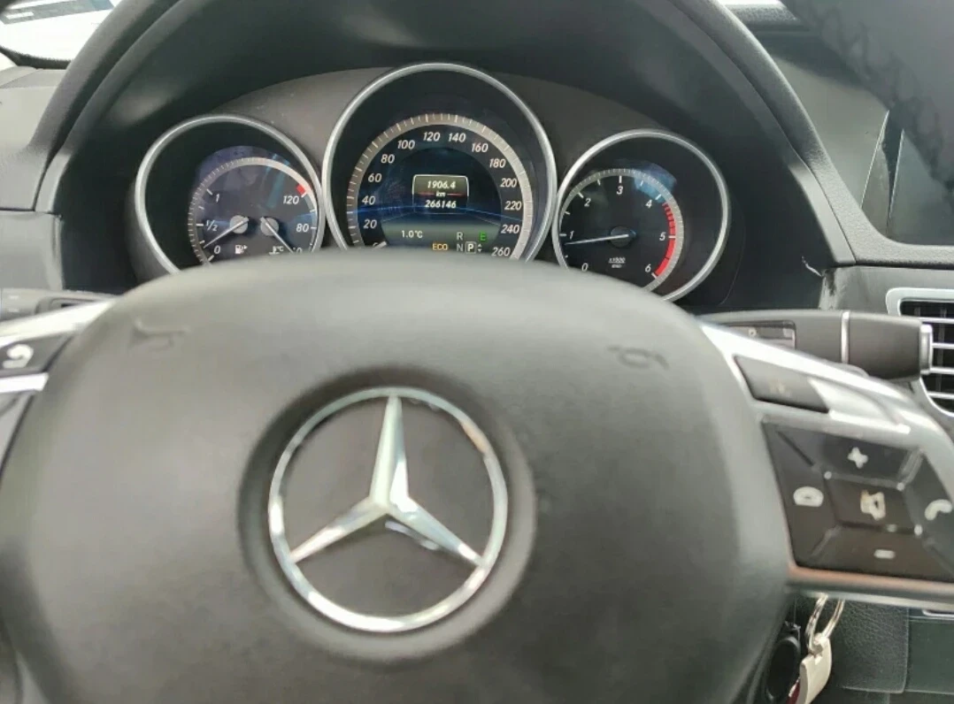 Mercedes-Benz E 220  - изображение 8