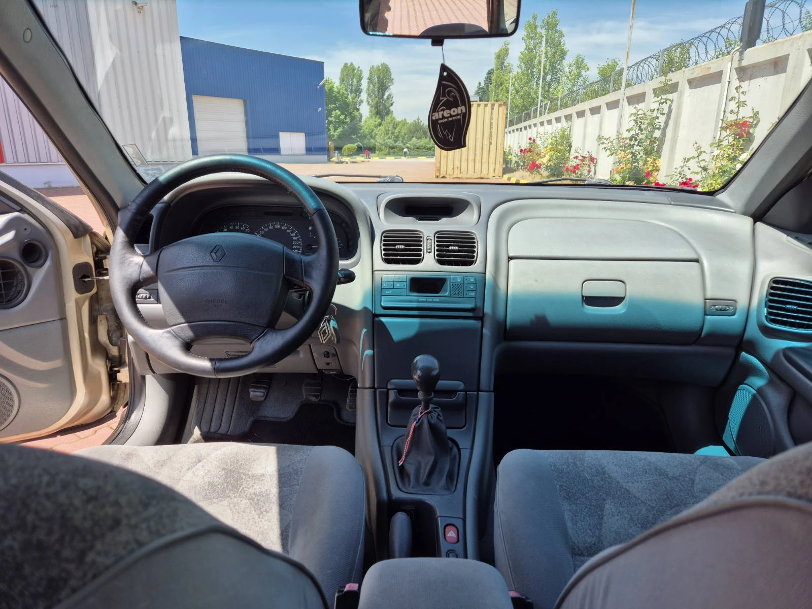 Renault Laguna 1.8 / 16V - изображение 6