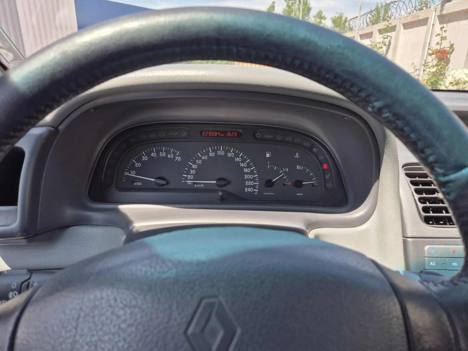 Renault Laguna 1.8 / 16V - изображение 10