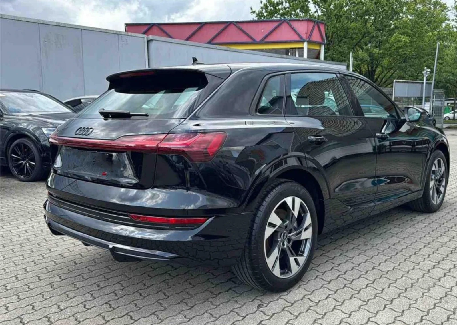 Audi E-Tron Quatro/S line/All Black/B&O/Kam - изображение 5