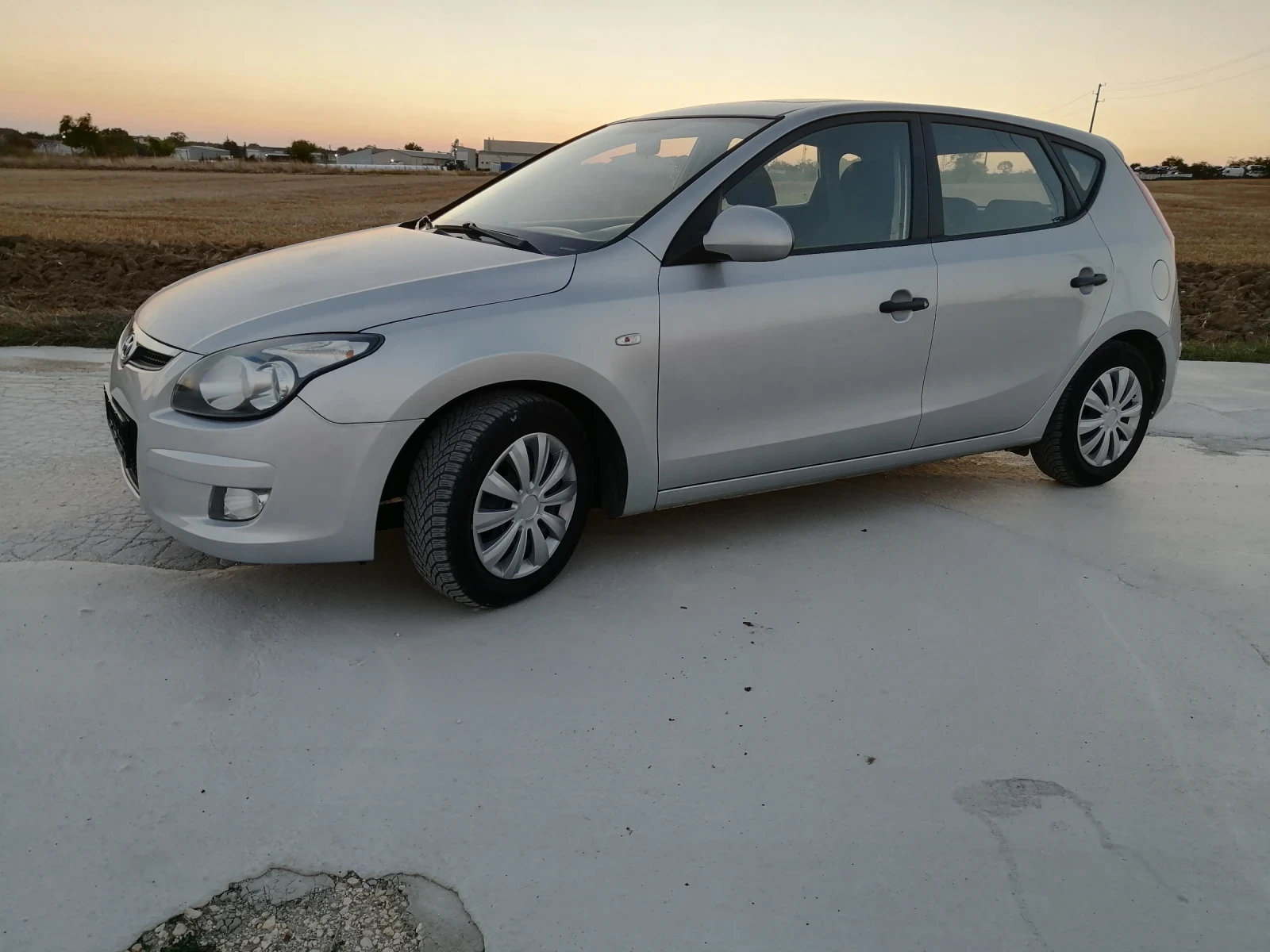 Hyundai I30 1.4i - изображение 2