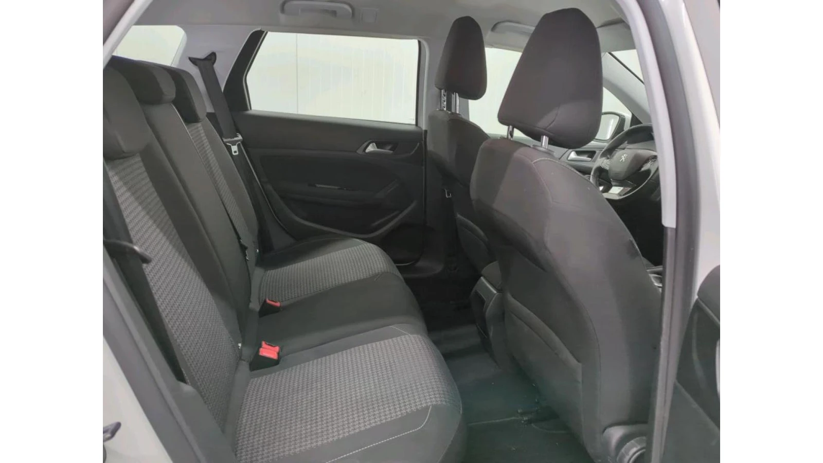 Peugeot 308 1.2i Active Pack, снимка 6 - Автомобили и джипове - 54068180