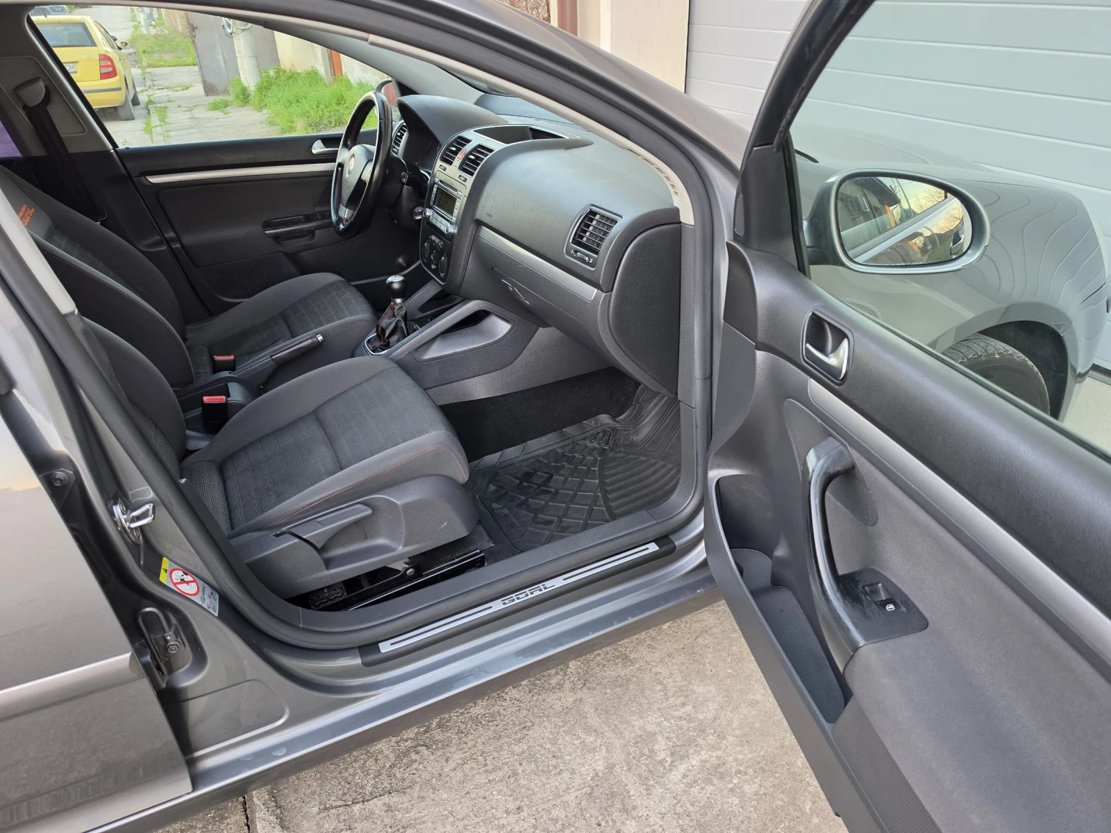 VW Golf GOAL 1.9 TDI, снимка 10 - Автомобили и джипове - 54114398