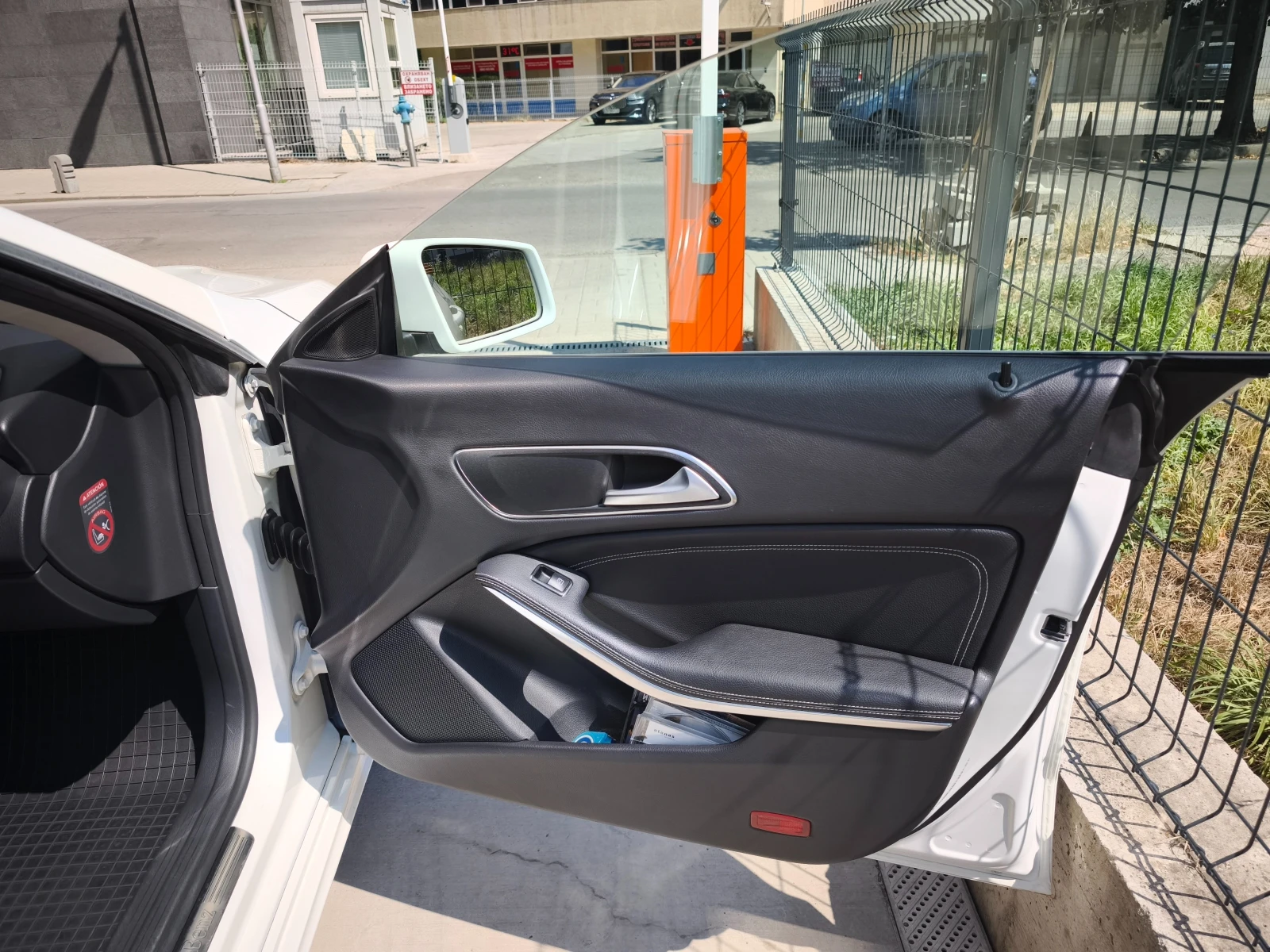 Mercedes-Benz CLA 200, снимка 9 - Автомобили и джипове - 55767061