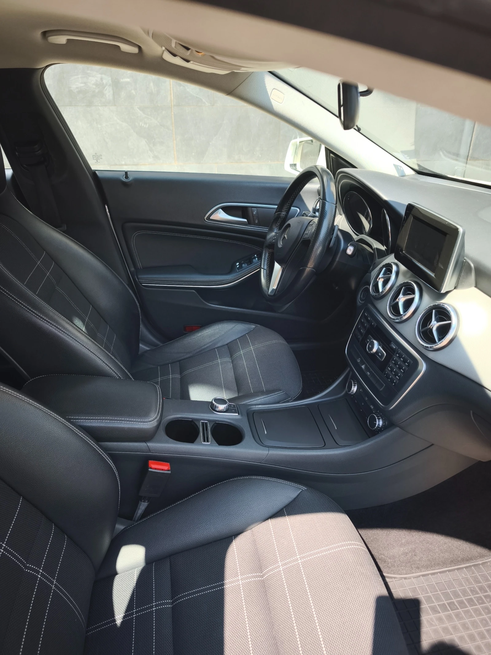 Mercedes-Benz CLA 200, снимка 8 - Автомобили и джипове - 55767061