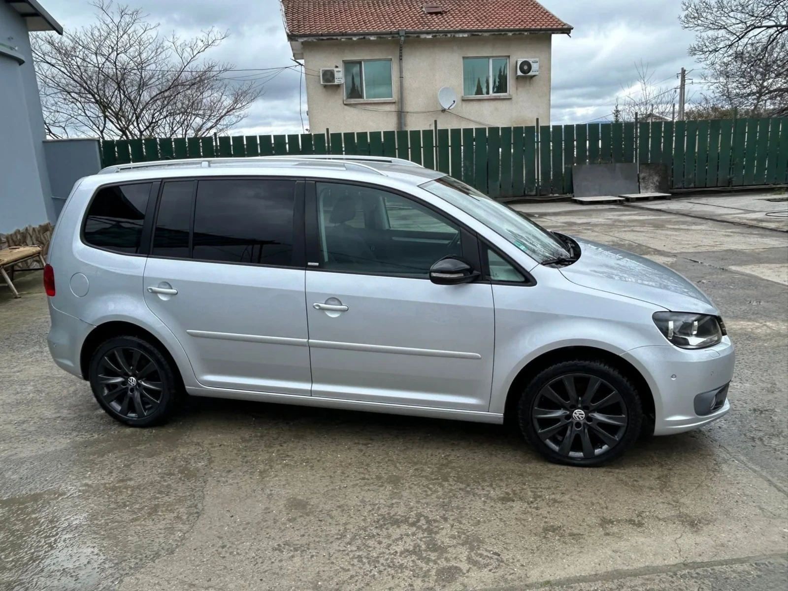 VW Touran 2.0 TDI, снимка 15 - Автомобили и джипове - 54717292