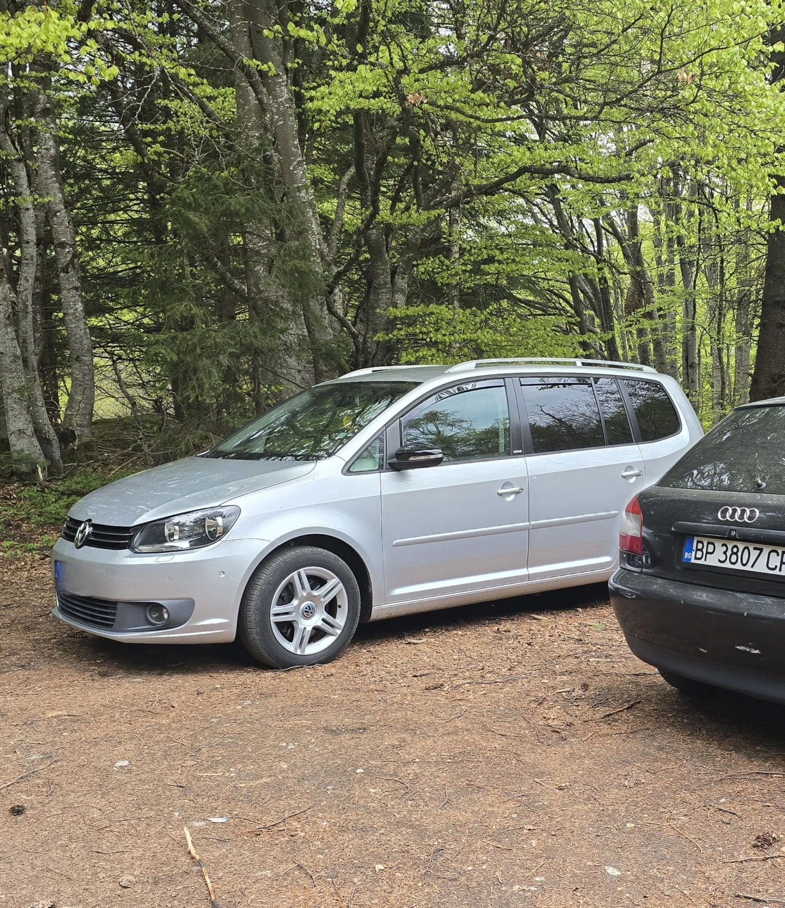 VW Touran 2.0 TDI, снимка 2 - Автомобили и джипове - 54717292
