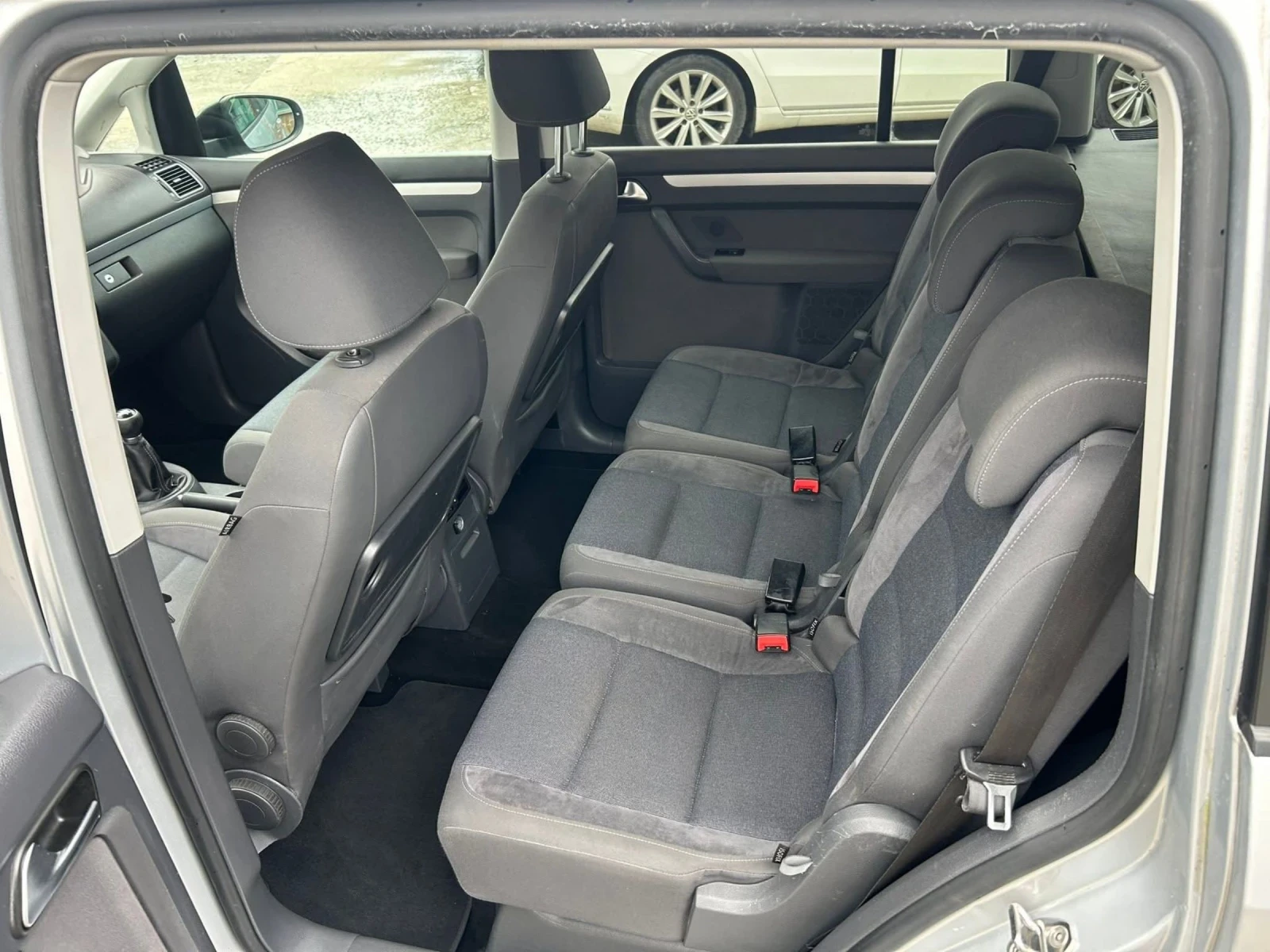 VW Touran 2.0 TDI, снимка 5 - Автомобили и джипове - 54717292