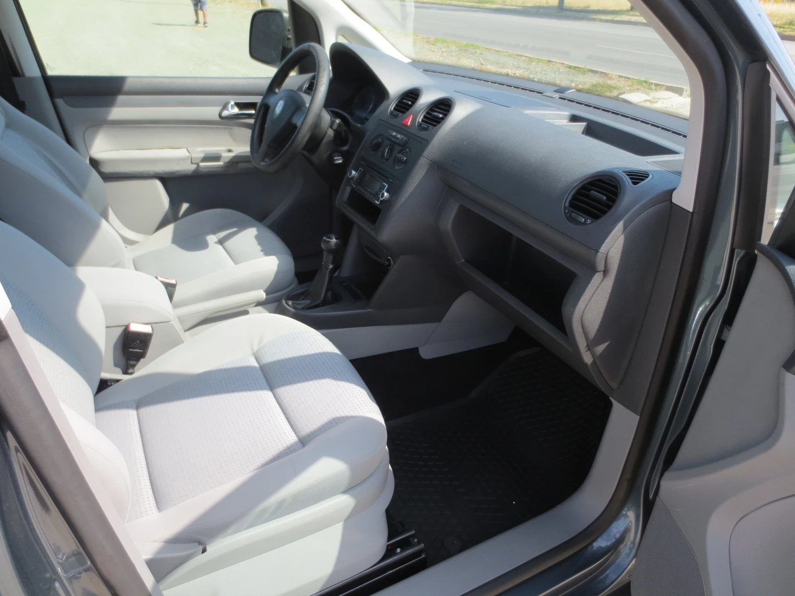 VW Caddy 1.9 TDI, снимка 14 - Автомобили и джипове - 55455559