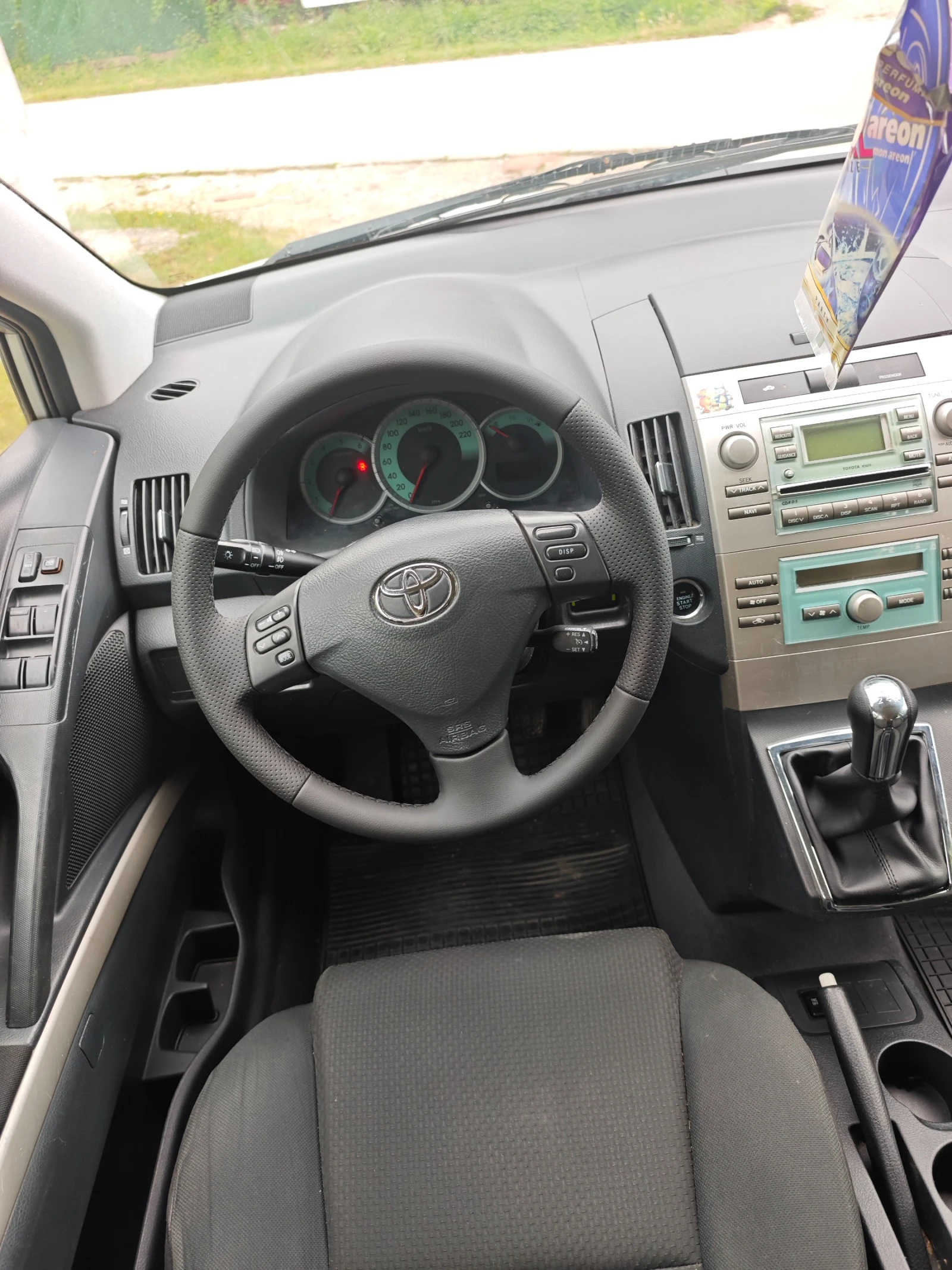 Toyota Corolla verso 2.0D4D 116 КС, снимка 8 - Автомобили и джипове - 55456721