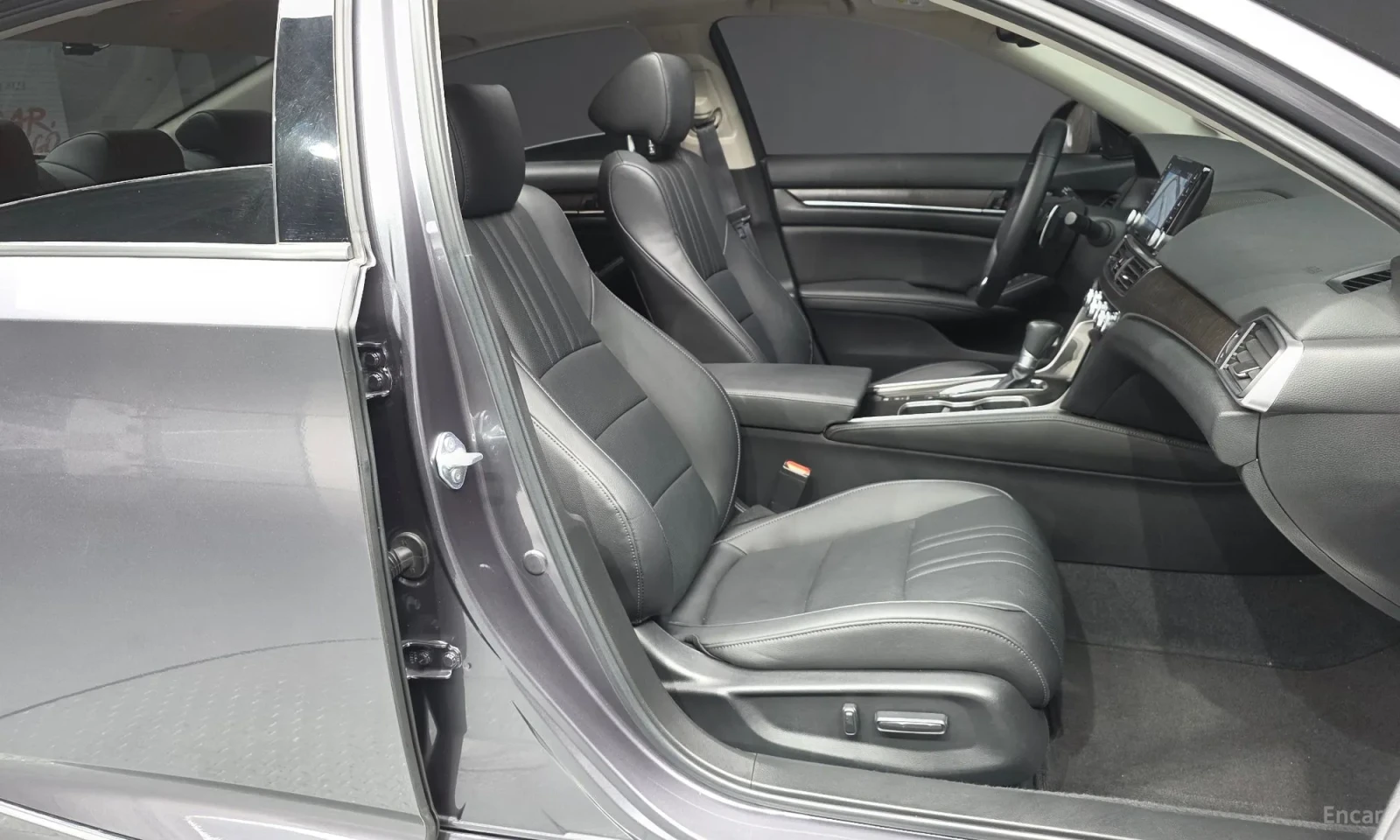 Honda Accord Лизинг\Реални километри\Топ цена до България, снимка 11 - Автомобили и джипове - 55613972