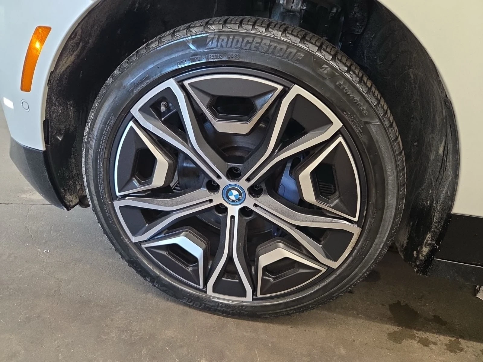 BMW iX Xdrive50* M-pack* 360* Sky Lounge* H&K* Обух* * , снимка 7 - Автомобили и джипове - 55973474