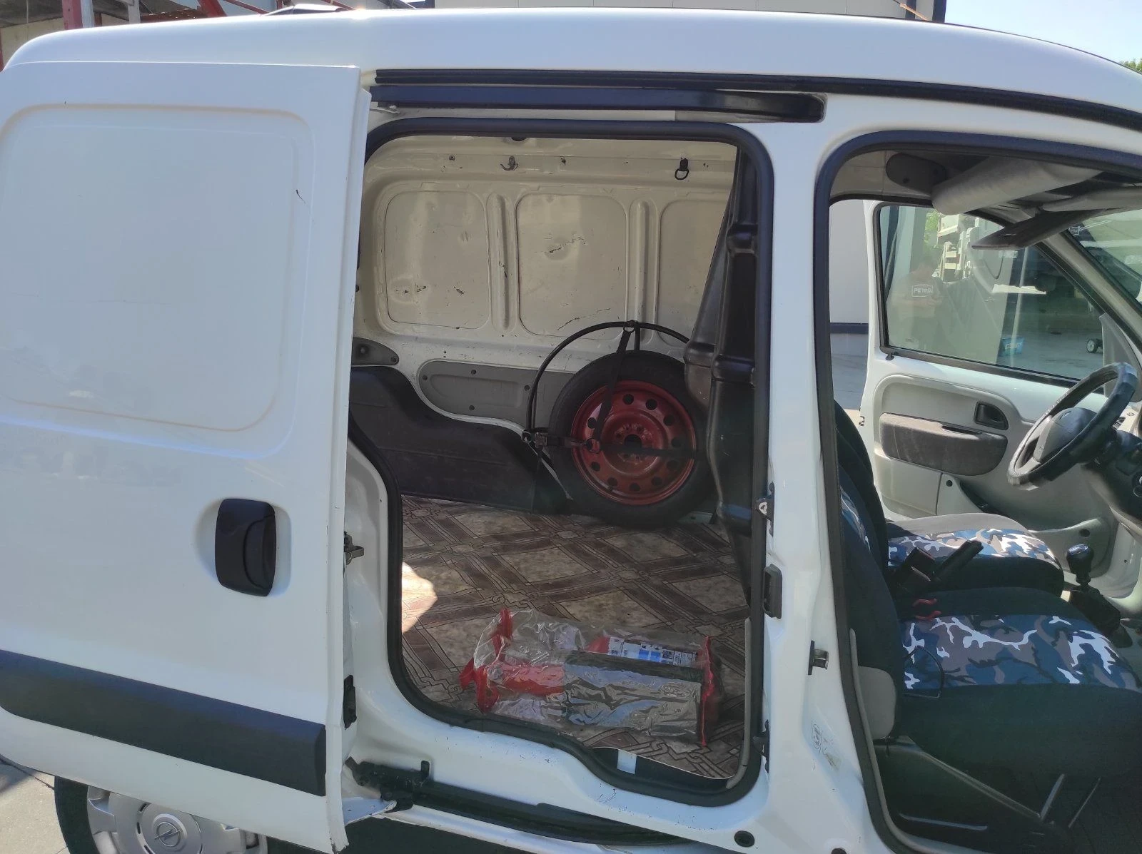 Renault Kangoo * 1.9DCI 85ps * 4X4 * НАПЪЛНО ОБСЛУЖЕН * , снимка 8 - Автомобили и джипове - 56024424