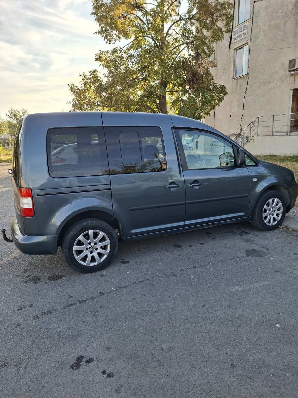 VW Caddy 1.9, снимка 5 - Автомобили и джипове - 56143726