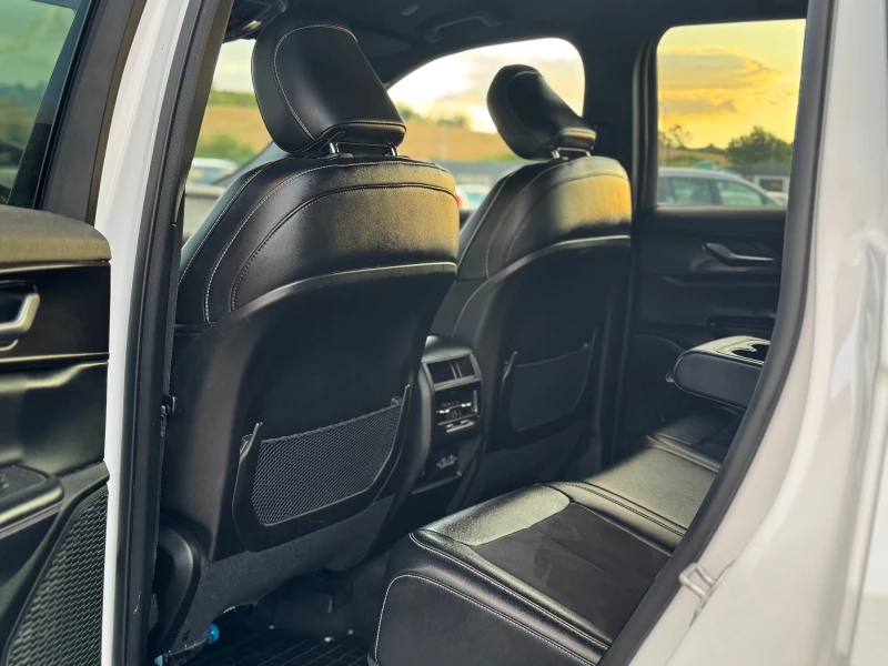 Jeep Grand cherokee * ГАЗ* ВСИЧКО ПЛАТЕНО* НАПЪЛНО ОБСЛУЖЕН* НОВИ ГУМИ, снимка 8 - Автомобили и джипове - 50833230