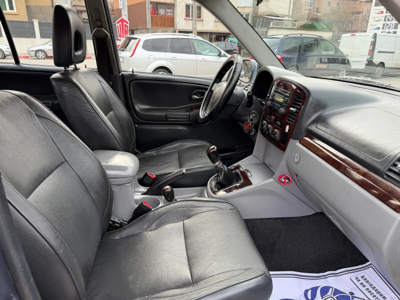 Suzuki Grand vitara 2.0HDI Много Запазен, снимка 14 - Автомобили и джипове - 53558631