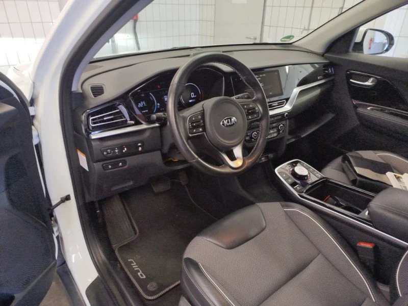 Kia Niro 2021/ТЕРМОПОМПА/Пълна Сервизна История/64Wh, снимка 10 - Автомобили и джипове - 53938213