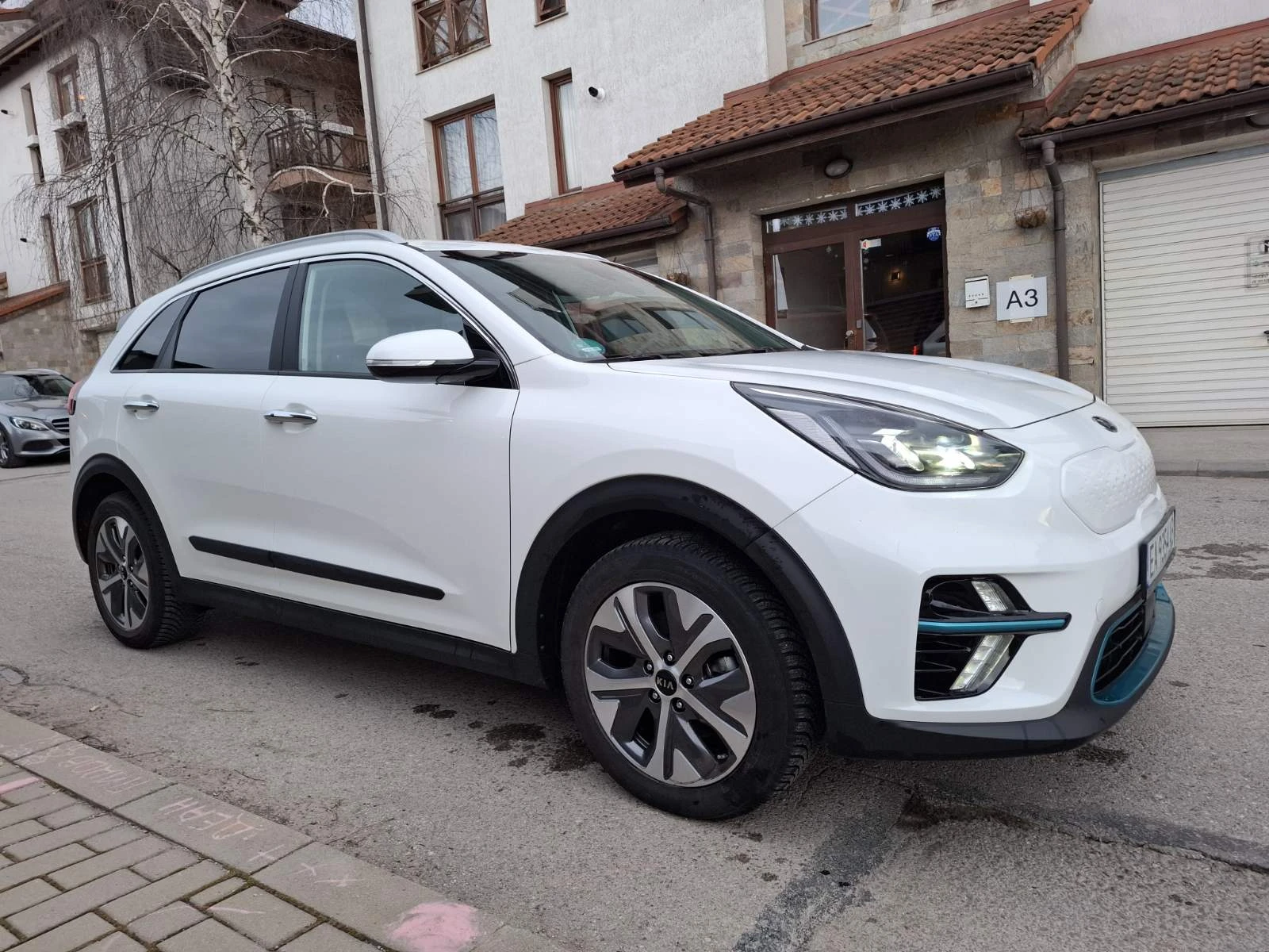 Kia Niro 2021/ТЕРМОПОМПА/Пълна Сервизна История/64Wh, снимка 2 - Автомобили и джипове - 53938213