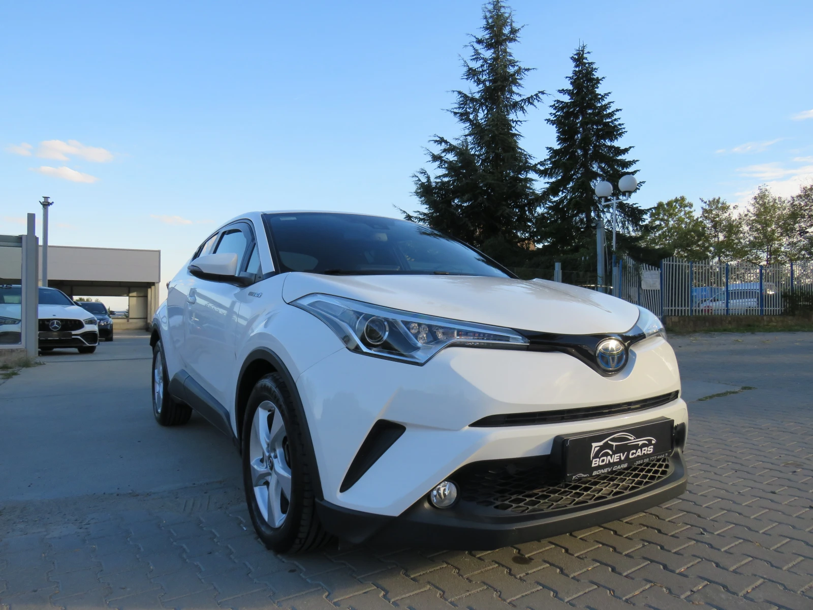 Toyota C-HR * HYBRID KEYLESS СЕРВИЗНА ИСТОРИЯ* , снимка 3 - Автомобили и джипове - 56231438