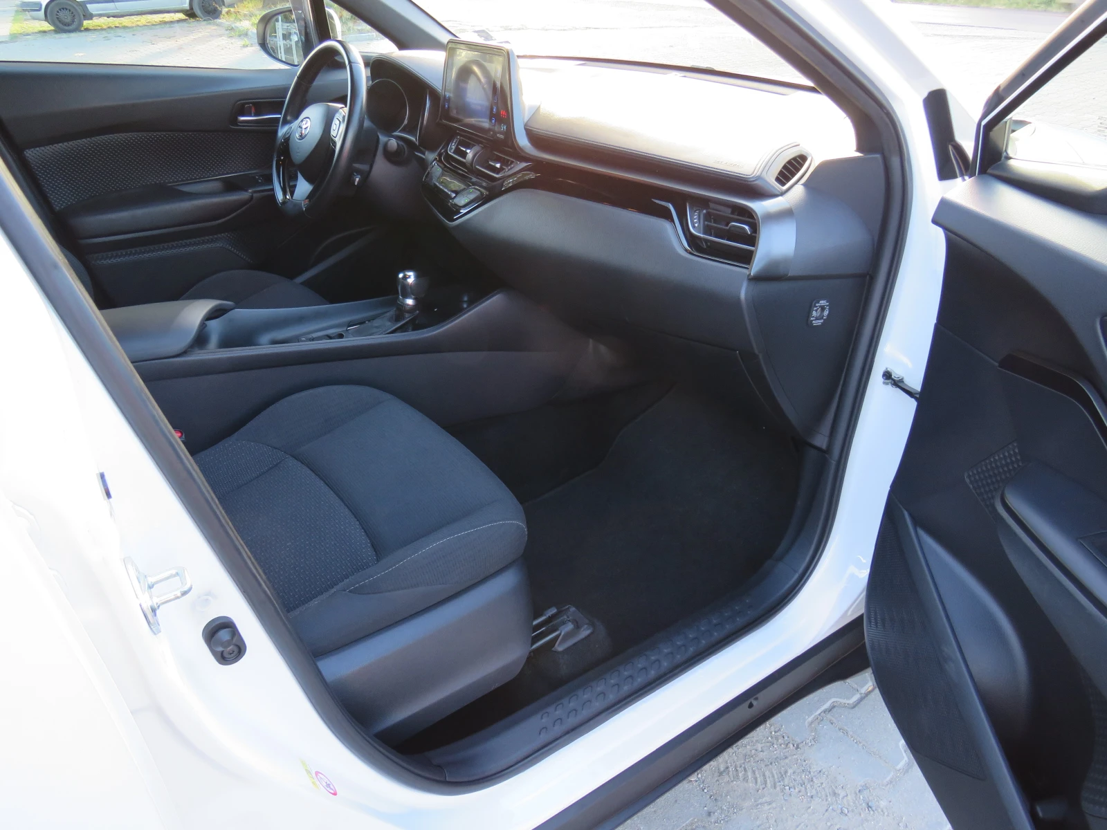 Toyota C-HR * HYBRID KEYLESS СЕРВИЗНА ИСТОРИЯ* , снимка 12 - Автомобили и джипове - 56231438