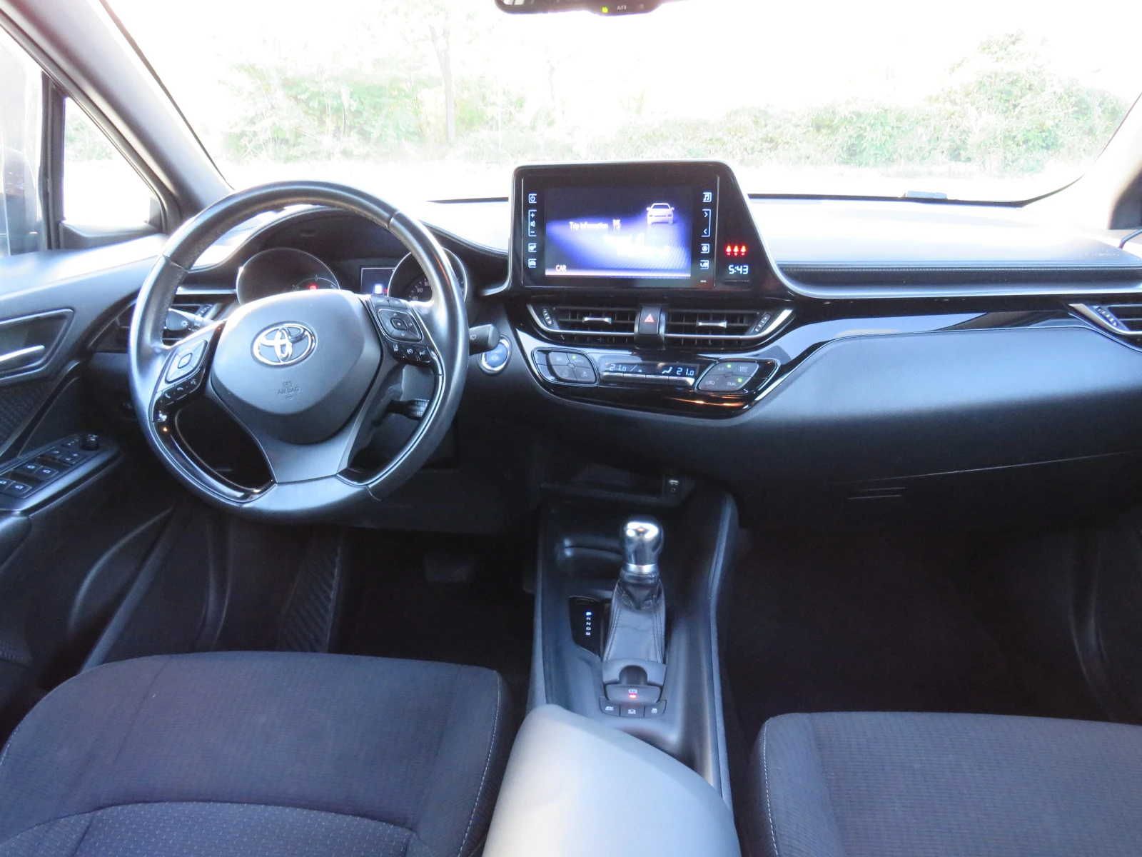 Toyota C-HR * HYBRID KEYLESS СЕРВИЗНА ИСТОРИЯ* , снимка 13 - Автомобили и джипове - 56231438