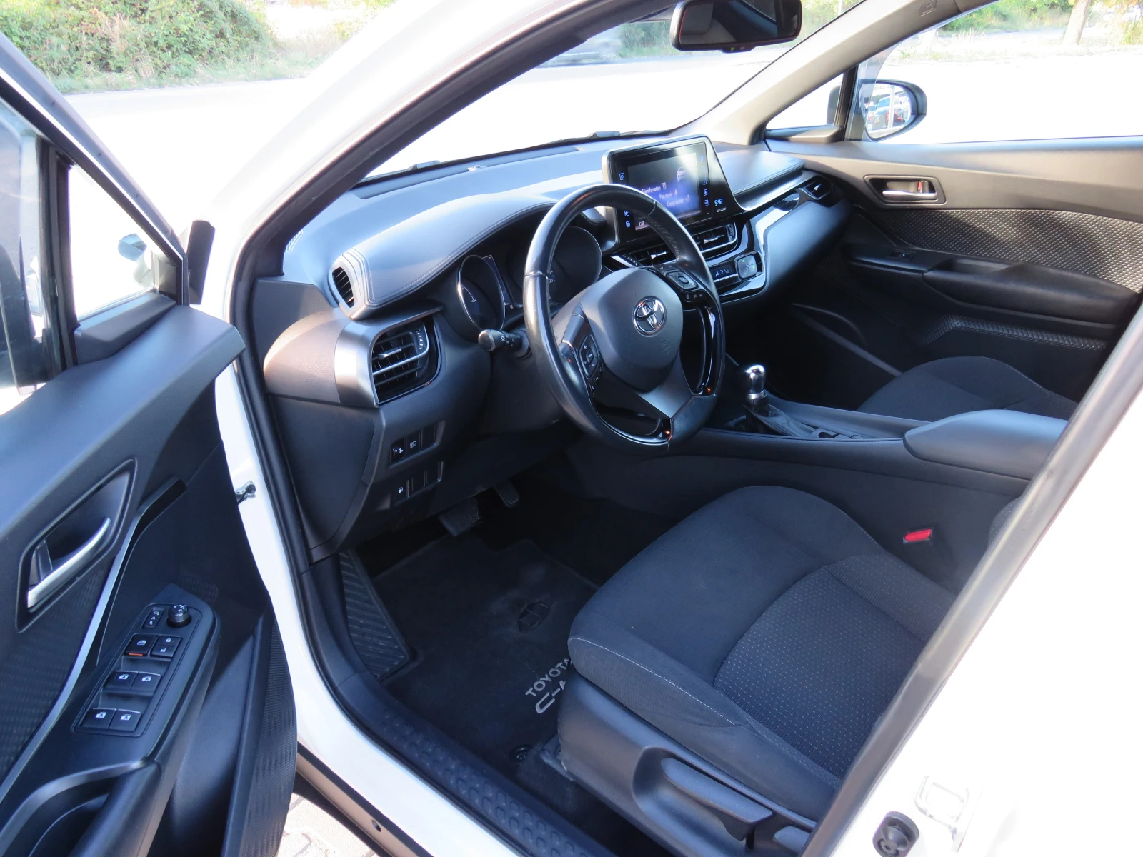 Toyota C-HR * HYBRID KEYLESS СЕРВИЗНА ИСТОРИЯ* , снимка 9 - Автомобили и джипове - 56231438