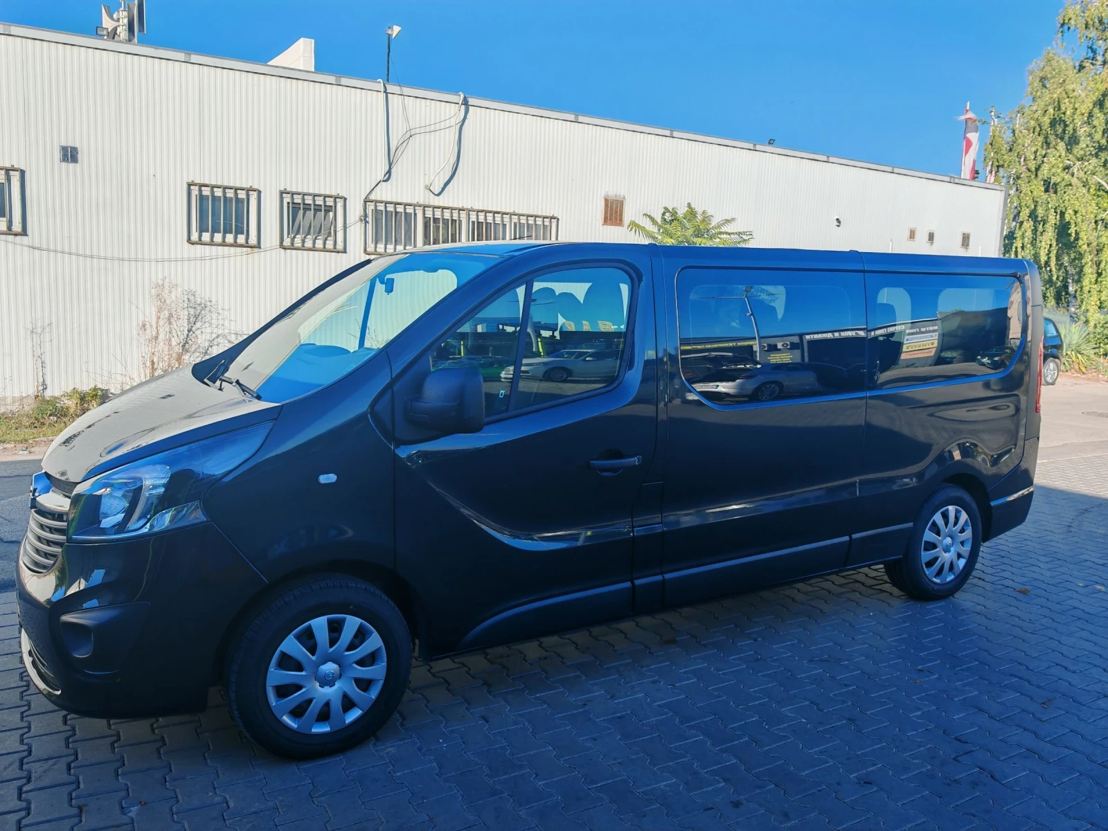 Opel Vivaro, снимка 11 - Бусове и автобуси - 54655454