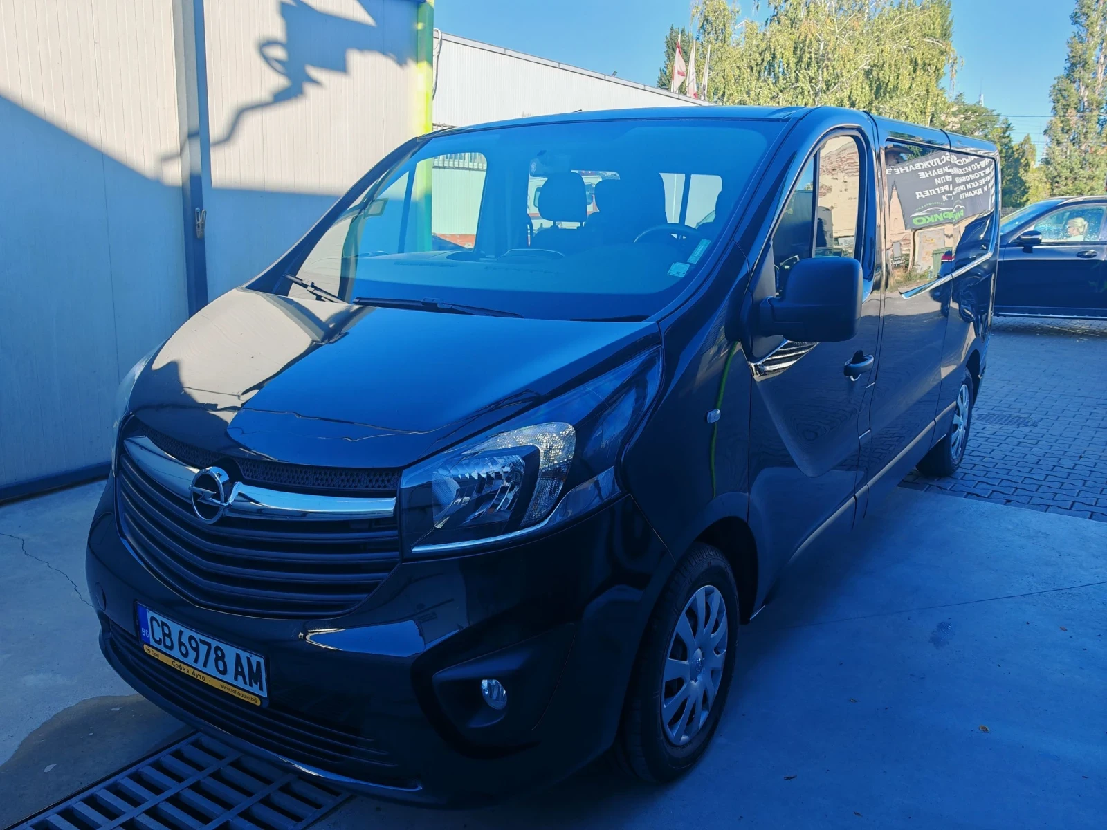 Opel Vivaro, снимка 12 - Бусове и автобуси - 54655454