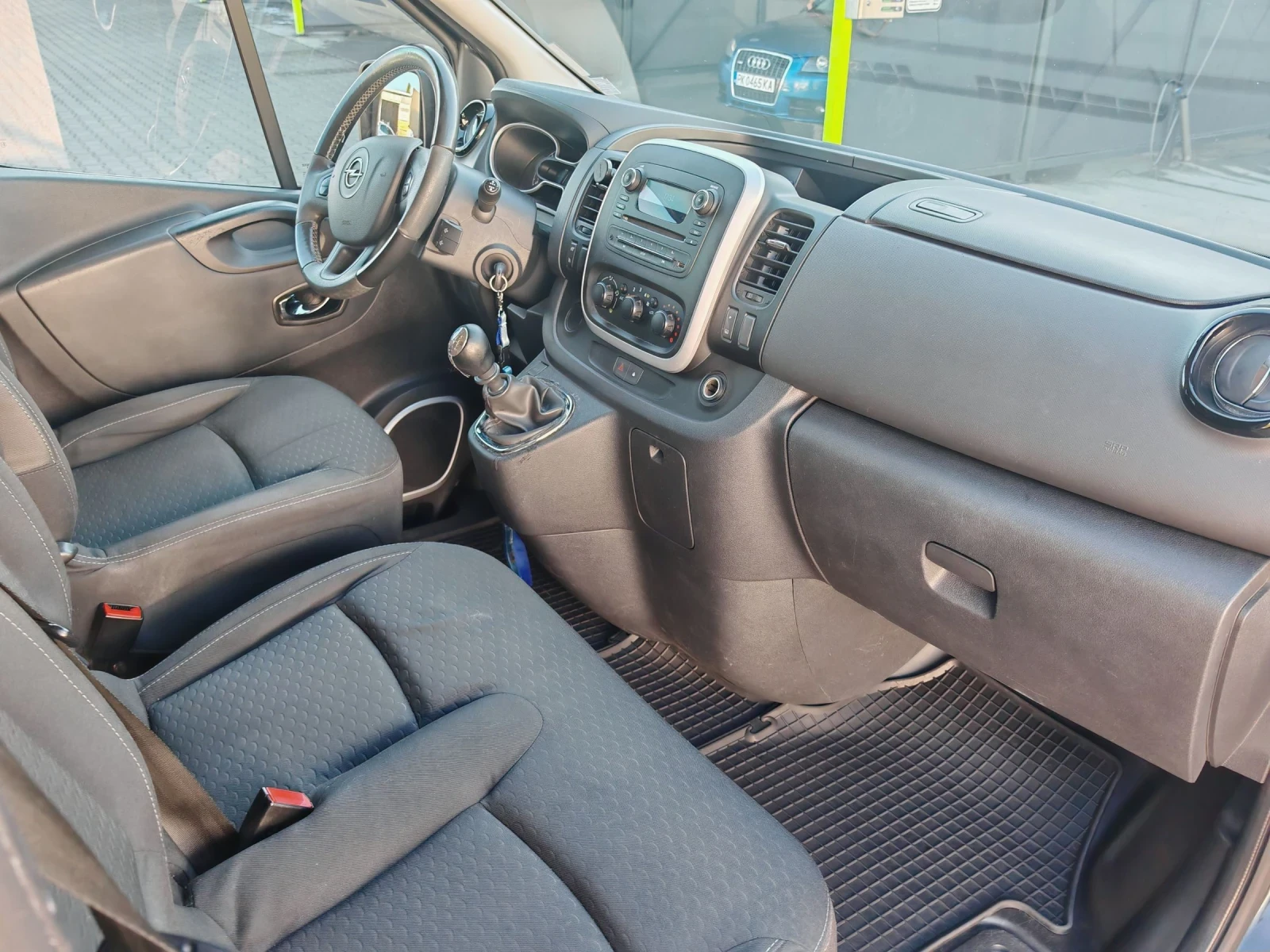 Opel Vivaro, снимка 3 - Бусове и автобуси - 54655454
