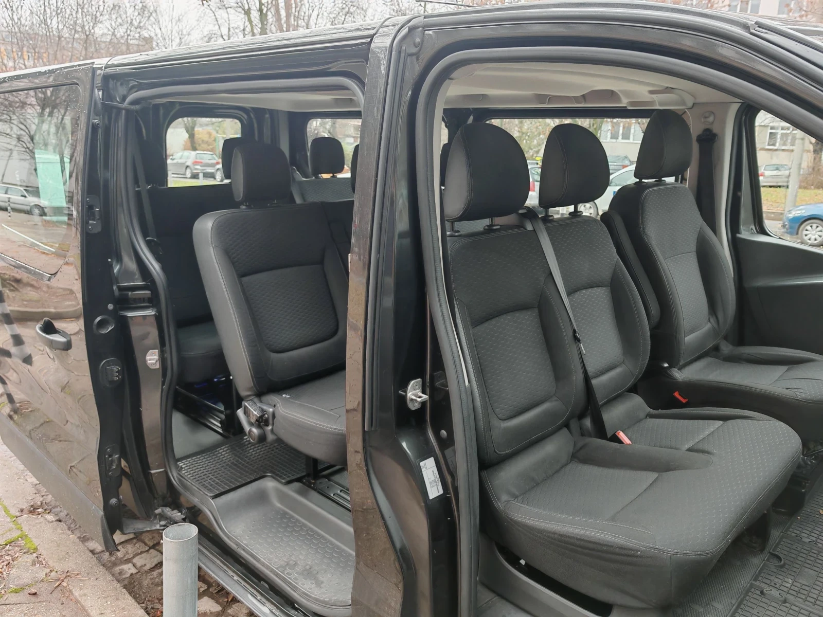 Opel Vivaro, снимка 5 - Бусове и автобуси - 54655454