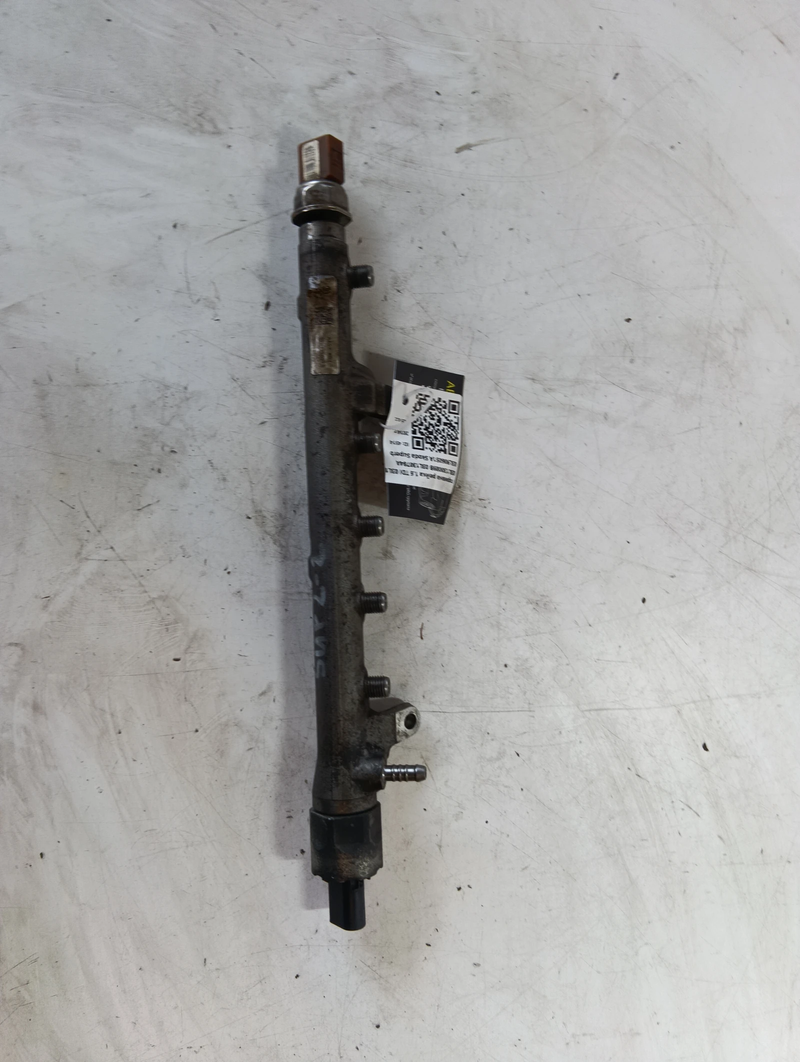 горивна рейка 1.6 TDI 03L125A 03L130089B 03L130784A 03L906051A Skoda Superb