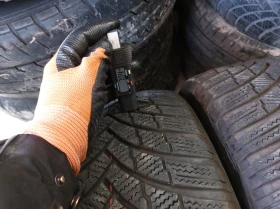 Гуми Зимни 235/50R18, снимка 4