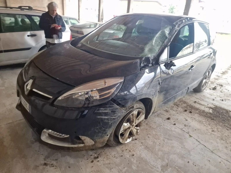 Renault Scenic 1.5 dci, снимка 5 - Автомобили и джипове - 46717225