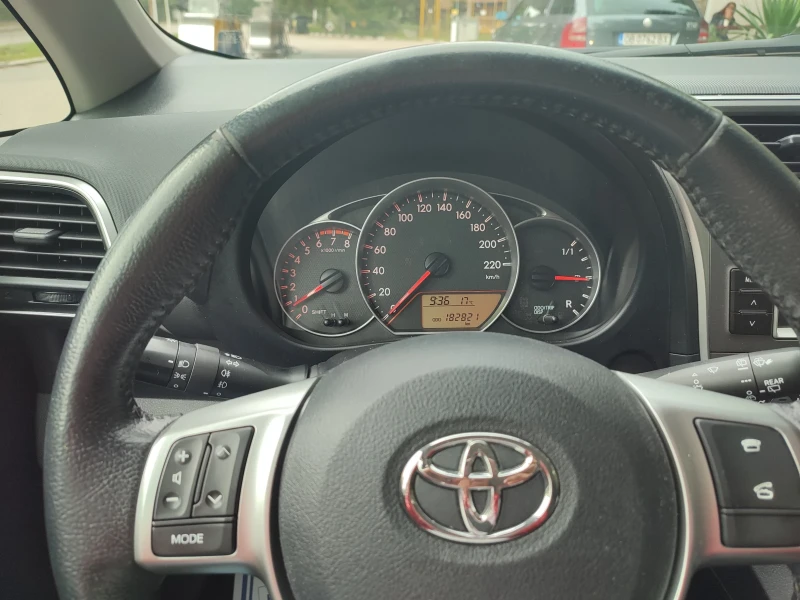 Toyota Verso S 1.33VVT-i 6 ск. ШВЕЙЦАРИЯ , снимка 14 - Автомобили и джипове - 47547987