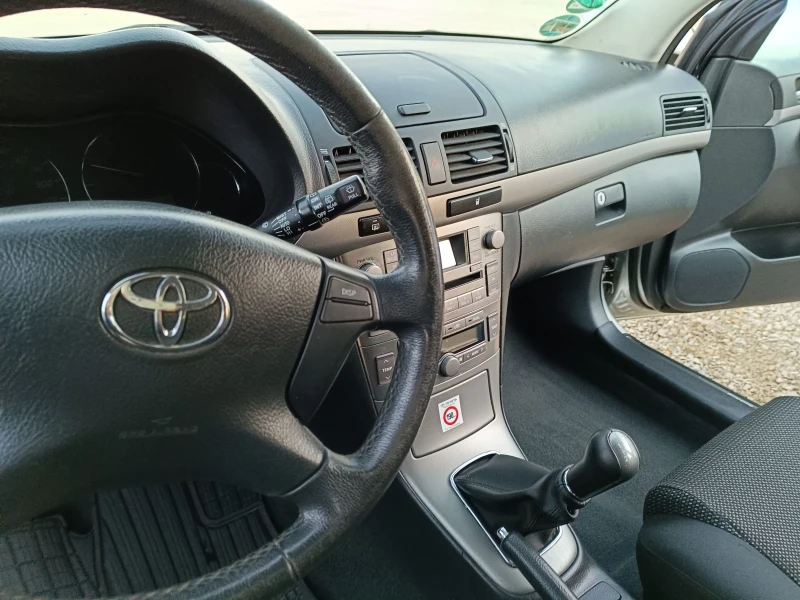 Toyota Avensis 1.8 i  Бензин, снимка 15 - Автомобили и джипове - 48262914