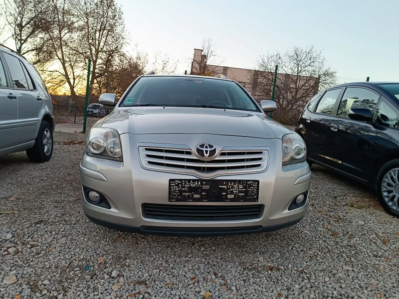 Toyota Avensis 1.8 i  Бензин, снимка 3 - Автомобили и джипове - 48262914