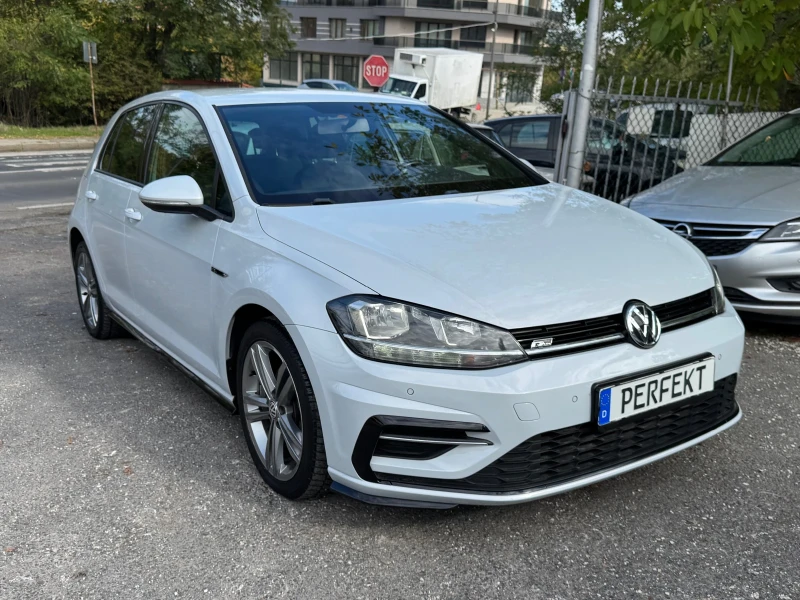 VW Golf 1.6TDI DSG* R-Line, снимка 3 - Автомобили и джипове - 52181641