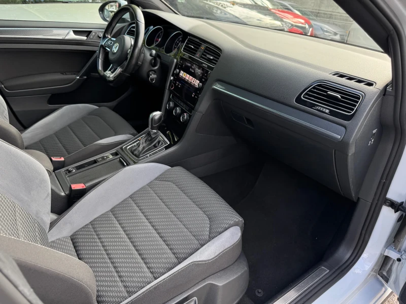 VW Golf 1.6TDI DSG* R-Line, снимка 13 - Автомобили и джипове - 52181641