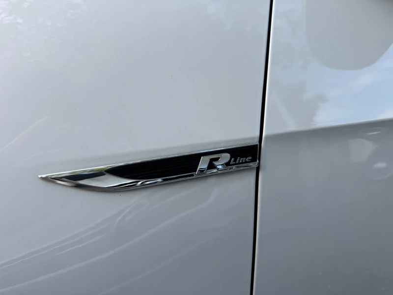 VW Golf 1.6TDI DSG* R-Line, снимка 15 - Автомобили и джипове - 52181641