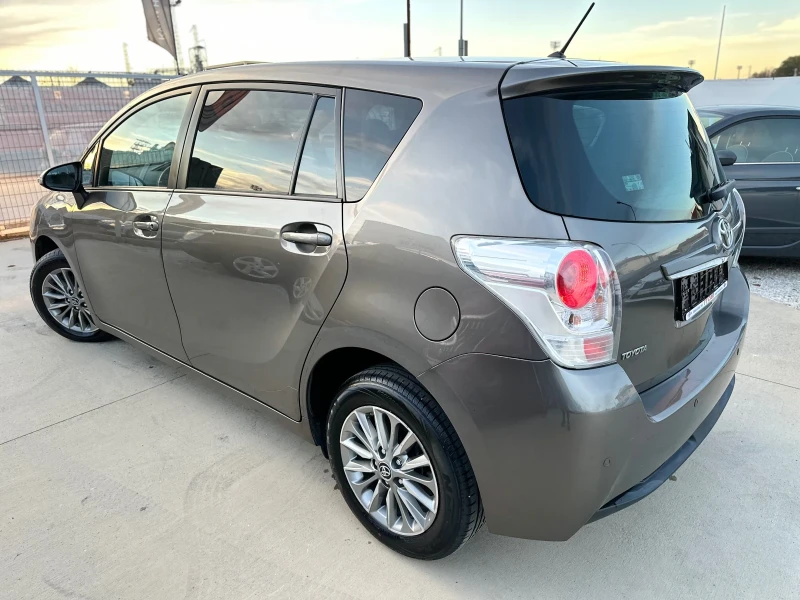 Toyota Verso 1.6d4d EURO 6b Панорама!Камера!Нави!Кожа!, снимка 6 - Автомобили и джипове - 52248931