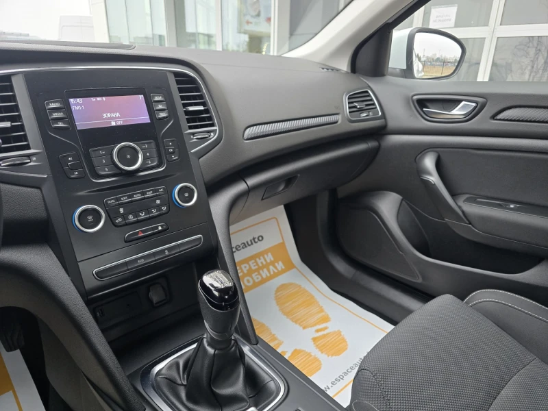 Renault Megane 1.3TCe 140 к.с./Life, снимка 12 - Автомобили и джипове - 53123128