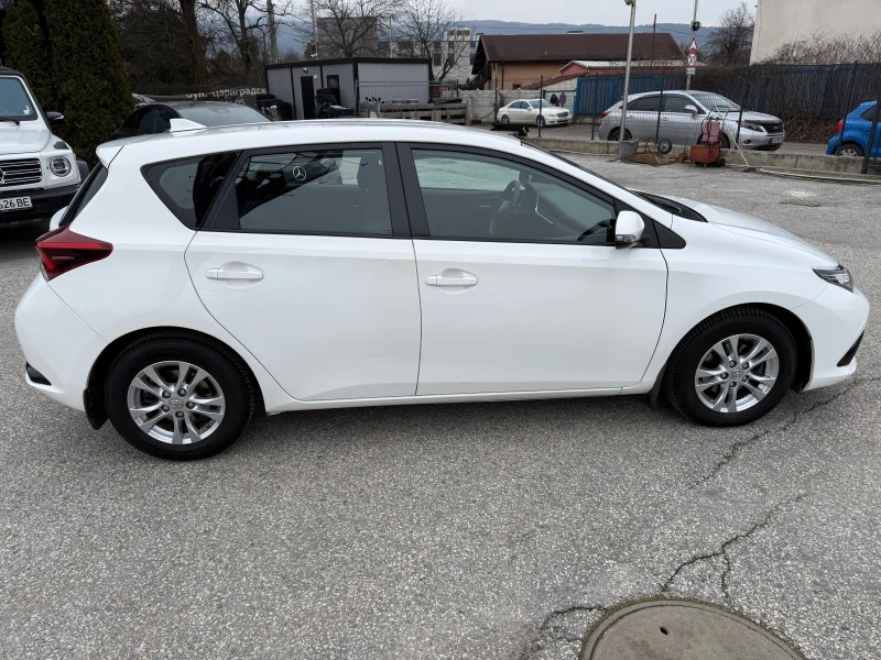 Toyota Auris, снимка 5 - Автомобили и джипове - 53186683