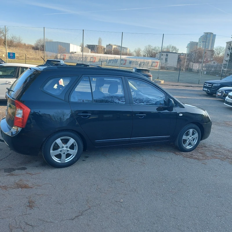 Kia Carens, снимка 5 - Автомобили и джипове - 53530781