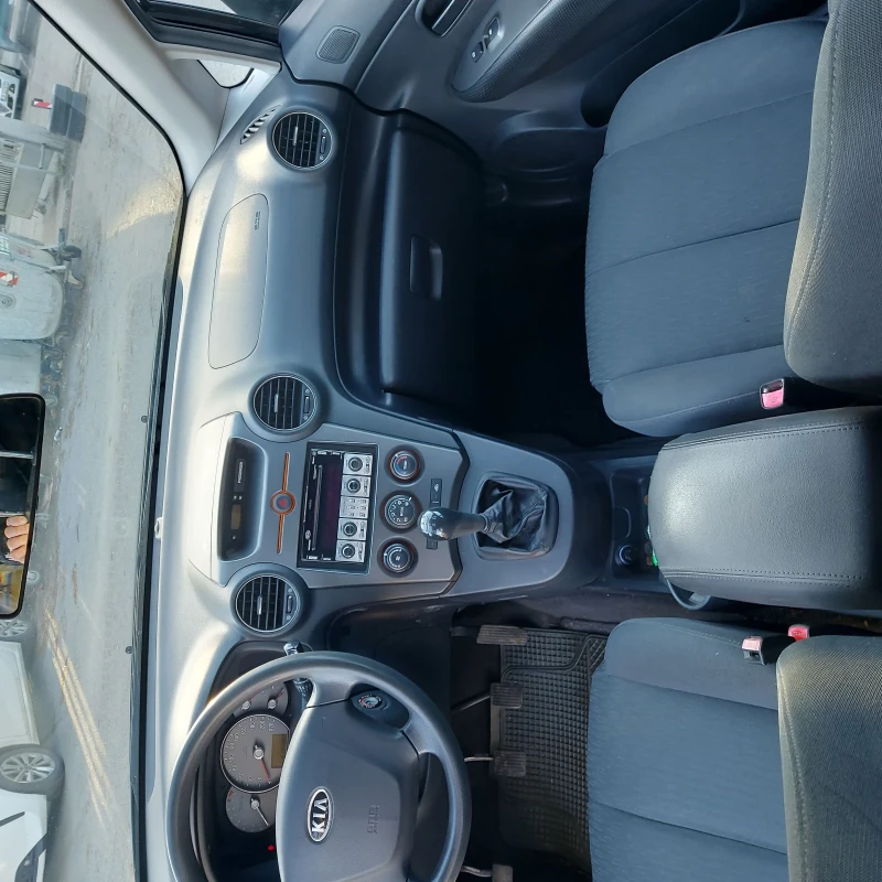 Kia Carens, снимка 10 - Автомобили и джипове - 53530781