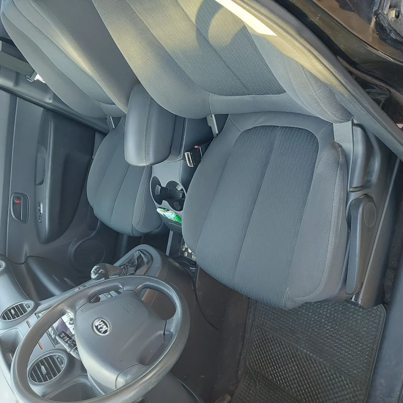 Kia Carens, снимка 11 - Автомобили и джипове - 53530781