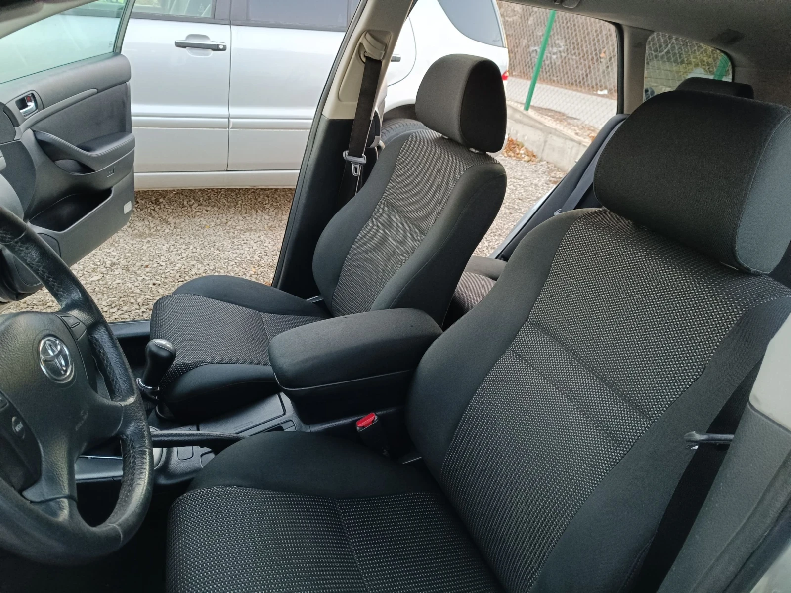 Toyota Avensis 1.8 i  Бензин | Mobile.bg — изображение 12