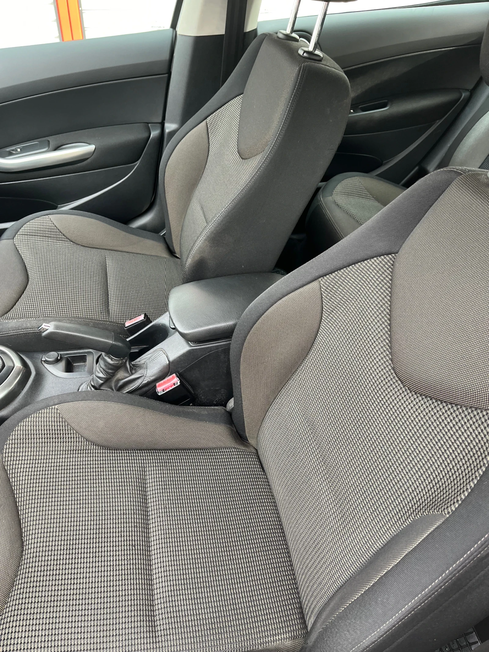 Peugeot 308 1.6 eHDI  - изображение 10