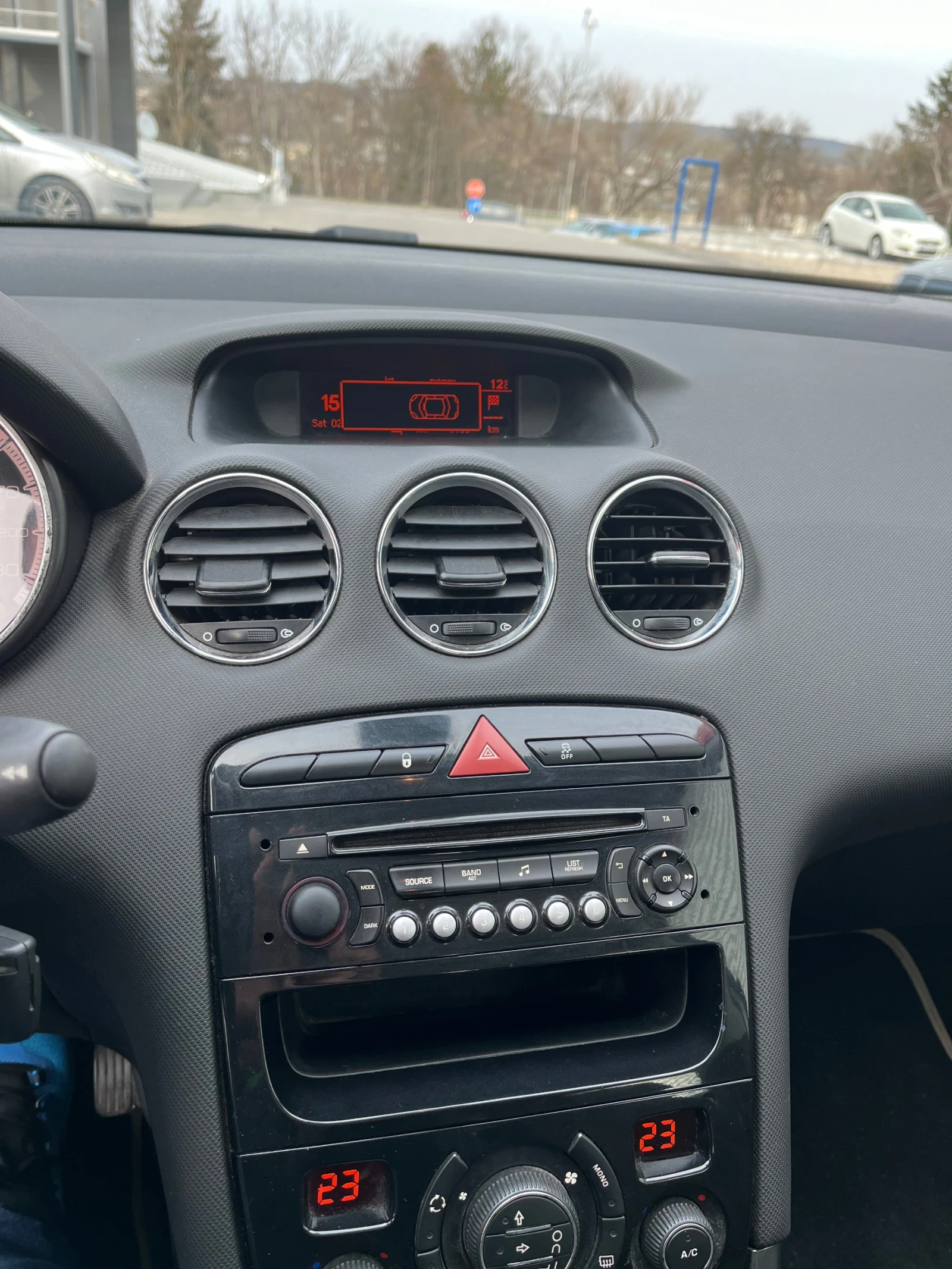 Peugeot 308 1.6 eHDI  - изображение 9